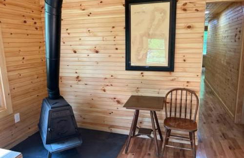 Perfect Maine Getaway in a Newly Renovated Cabin! - Foto 1