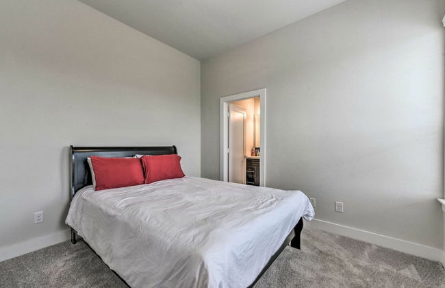 Brand New 3 Story Modern Home - Foto 7