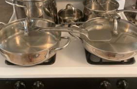 Charleston, SC themed - PRIVATE 1 QUEEN BED 1 BATH APARTMENT 2 FUTONS THAT FOLD OUT FLAT TO SLEEP ON & LEATHER LOVE SEAT GAS LOGS IN LIVING ROOM FULL KITCHEN POKER BUMPER POOL TABLE CONVENIENTLY LOCATED IN COLUMBIA SOUTH CAROLINA 1 QUEEN BED & 2 SOFA BEDS - Foto 6