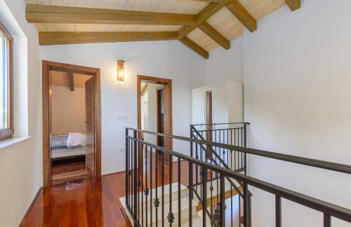 Villa David - luxurious secluded villa with a heated pool - Foto 12