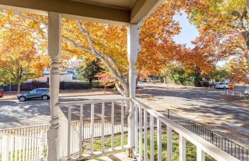 A+ 2 BR Victorian Home away from Home - Foto 22