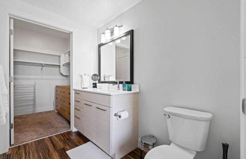 Gorgeous Central City 2BD 2BA - Foto 37