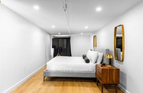 King Bed, The Phenix Historic Hotel, Spacious, Room # 406 - Foto 2