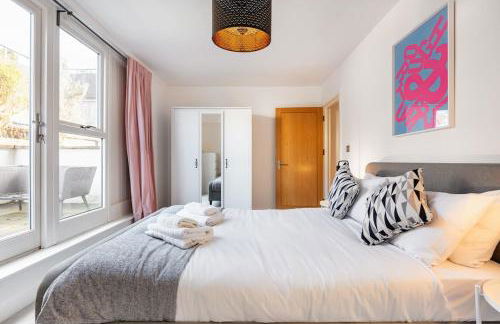 London Eye ,split level and private patio,sleeps 6 - Foto 8