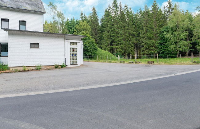 Mansion With Pool & Bar - Photo 34