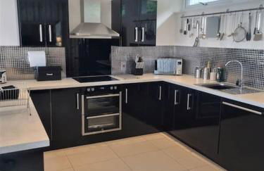 BRANTLEA Detached 4 Bed Home, Hot Tub, Lake View, Parking, Pet Friendly - Foto 10