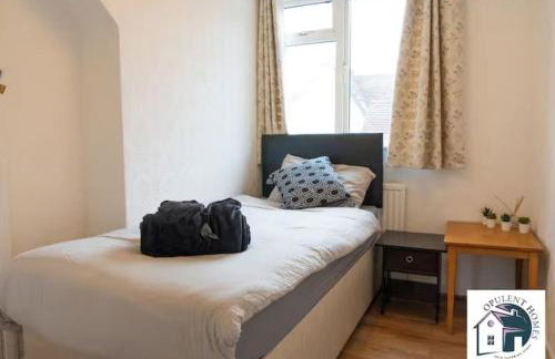 7 Bedroom Home - Contractor Stays - Reading Central - Photo 14