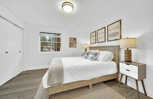 HUGE Modern Family Home- Modern, Fully Stocked, Weekly Savings - Foto 19