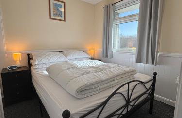 116, Two bed Chalet on California Sands Holiday Park - Sleeps 5, pet friendly, includes FREE pool passes, Free Entry to Clubhouse - plus Electric, WiFi, bed linen and towels all included - only 300m from the beach! - Photo 1