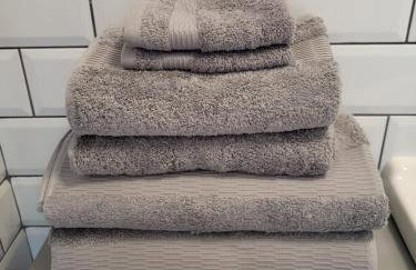 Sands House - luxury modern studios with secure parking in Epsom, Surrey - Photo 14