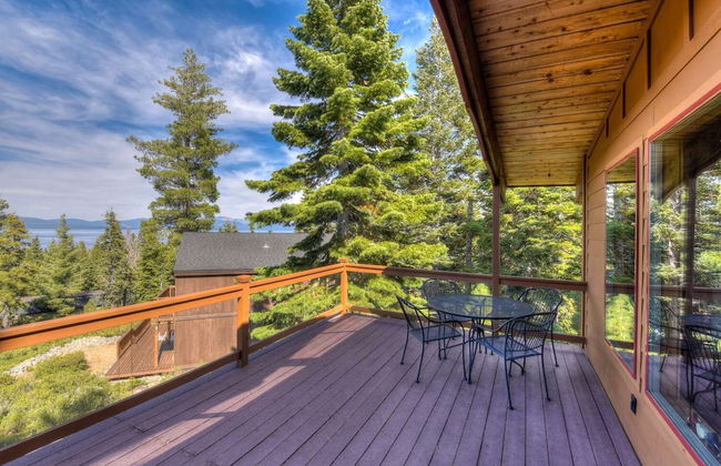 Chamberland Getaway Lake Views w/ Deck! - Foto 28