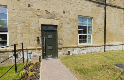 Grade II Mill Townhouse in Leeds with Free Parking which Sleeps 6 - Photo 23