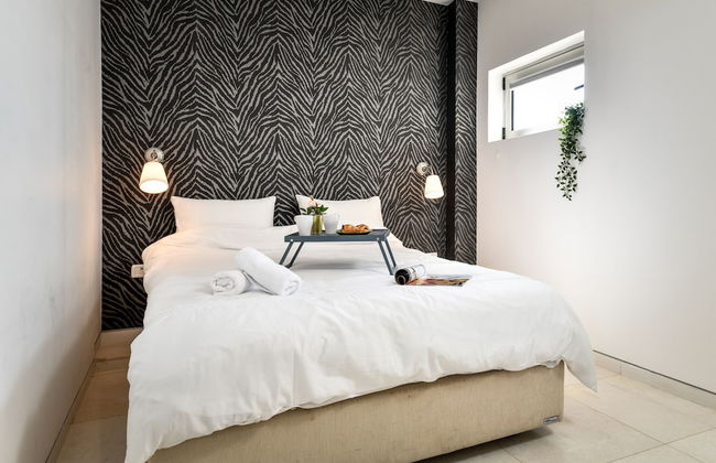 Modern Gem with Stunning Balcony by Sea N Rent - Photo 5