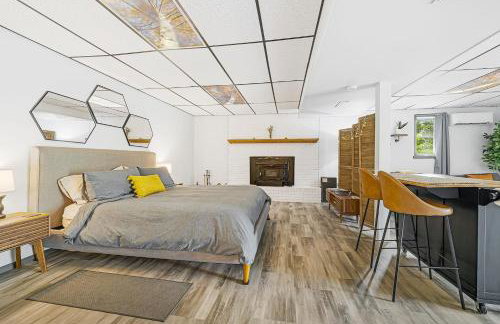 Romantic Garden Studio - 1BR - Indoor Fireplace - Foto 3