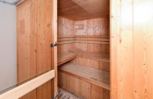 Gorgeous Home In Briare With Sauna - Photo 23