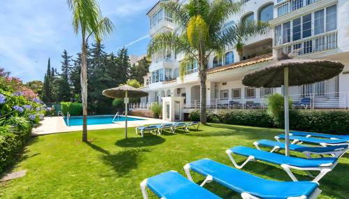 Modern 1BR Walk to Beach, Casino & Puerto Banús - Foto 3, Garden, sunbed