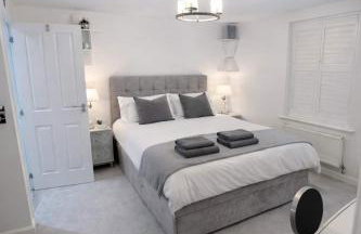 The Grand 4-Bed Ebbsfleet Home - Big Garden & Parking Space, Near Bluewater - Foto 5