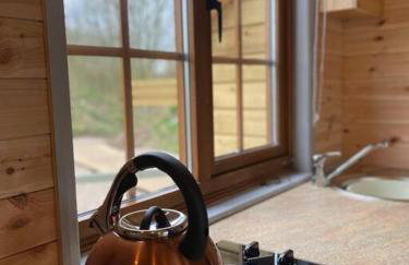 Beautiful Wooden tiny house, Glamping cabin with hot tub 2 - Foto 26