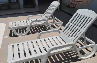 ESPAÇO PÉROLA GUANABARA, 70 Metros do Mar, 4 Suítes independentes COM AR, Área Gourmet Integrada com Piscina,Churrasqueira, 900 Metros de CASTELHANOS, ideal para FAMÍLIAS E AMIGOS - Foto 4