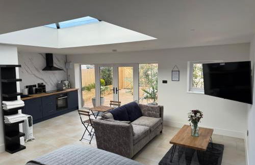 The Hide Away By The Garden Spa Stays - Hot Tub - Foto 14