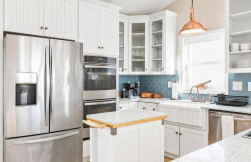 Bombastic Home - Steps to Beach - GameRm - Hot Tub - Pet Friendly - Foto 16