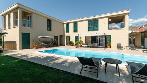 Luxury Villa With Heated Pool, Terrace, and Outdoor Amenities for Relaxation - Foto 2