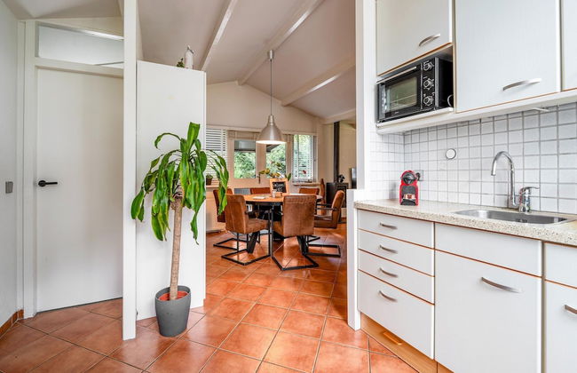 Dog-friendly Stay w/ Spa - Photo 5