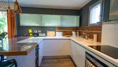 The Maryalice charming little house next to the beach! - Photo 5