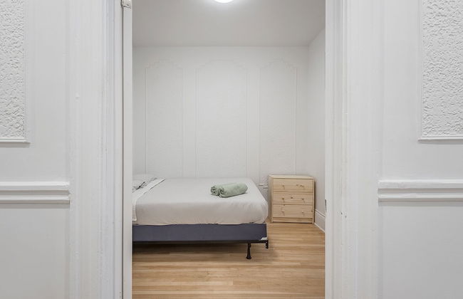 Beautiful Private Bedroom in Mile-End - Foto 6