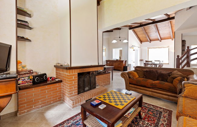 Valley View Villa in San Mango D'aquino with Hot Tub - Foto 13