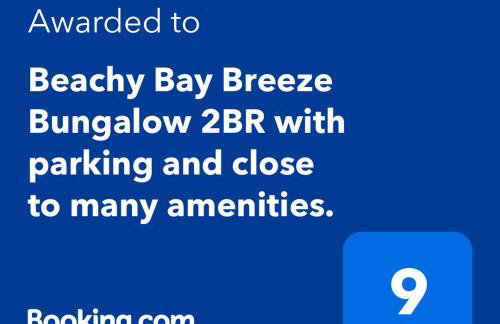Beachy Bay Breeze Bungalow 2BR with parking and close to many amenities. - Foto 2