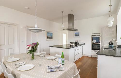 The Upper Deck - Photo 5