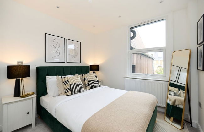 The Shepherd s Bush Wonder - Trendy 4bdr Home With Garden Terrace - Photo 5