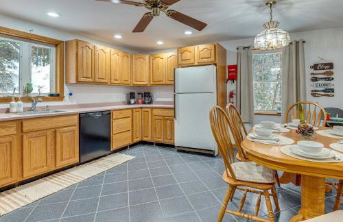 Family Retreat Near Winter Trails in Wakefield! - Foto 9