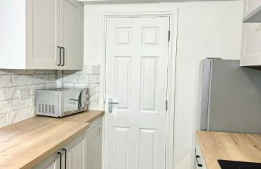 NEW Unique 4 Bed Families Contractors 靠近唐人街 - Foto 15