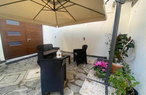 Spacious Apartments 6 Guests - 5 min Airport Ciampino - Train to Rome- LA MAISON - Foto 16