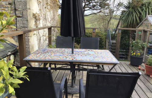 Cozy Camborne Studio Retreat With two Single Beds - Photo 10