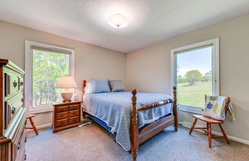 Spacious Mount Pleasant Home with Grill and Yard! - Foto 18