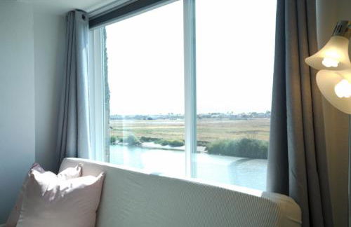 Stunning Waterfront 3BR Retreat - Perfect Getaway - Foto 54