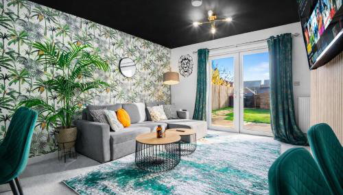 2 Bedroom House with 4 Beds, 3 Doubles & 1 Single - In Salford, 10 mins Uber from Manchester City Centre - Located in Salford close to Old Trafford, Manchester united, Trafford Park, Salford Quays & more! With Garden & Parking - By MAEVELA Manchester - Foto 1