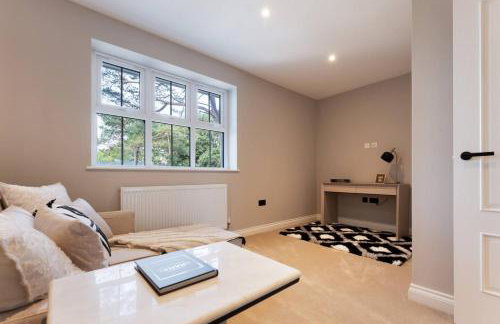 Luxury Four Bedroom Home Near Sandbanks - Photo 28