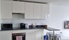 Modern High-Rise 1BR, Panoramic City Views - Foto 5