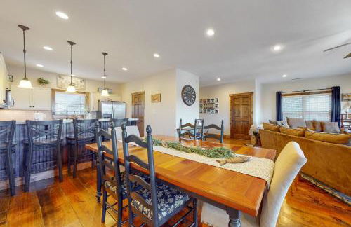 Spacious Lakeview Townhouse Sleeps 8 Deck Grill - Foto 11