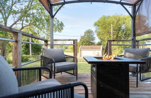 Enchanting 3BR Cottage Close to Downtown - Foto 1