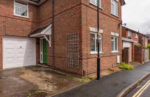 3 Bed Spacious Stylish House, Southampton - Off Road Parking & Private Garden - Sleeps 7, Close to City Centre - by Blue Puffin Stays - Photo 29