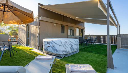 Panorama View Apt with Jacuzzi by 8essentially - Foto 2, Garden