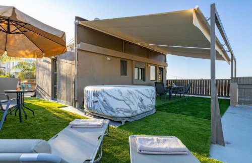 Panorama View Apt with Jacuzzi by 8essentially - Foto 2