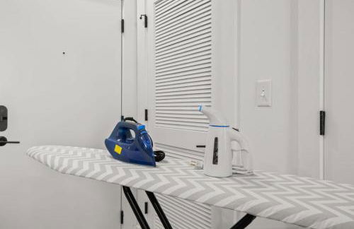 Chic Channelside Studio with High-Rise Views - Foto 24