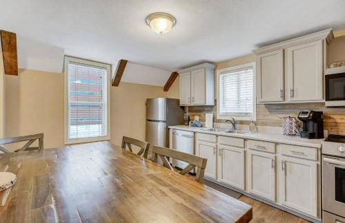 Downtown Launchpad for Urban Explorers | Fireplace - Foto 12