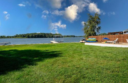 3Bed 2Bath Luxury Lake House on Myers Bay Private Pier Beach Firepit and Deck - Foto 8